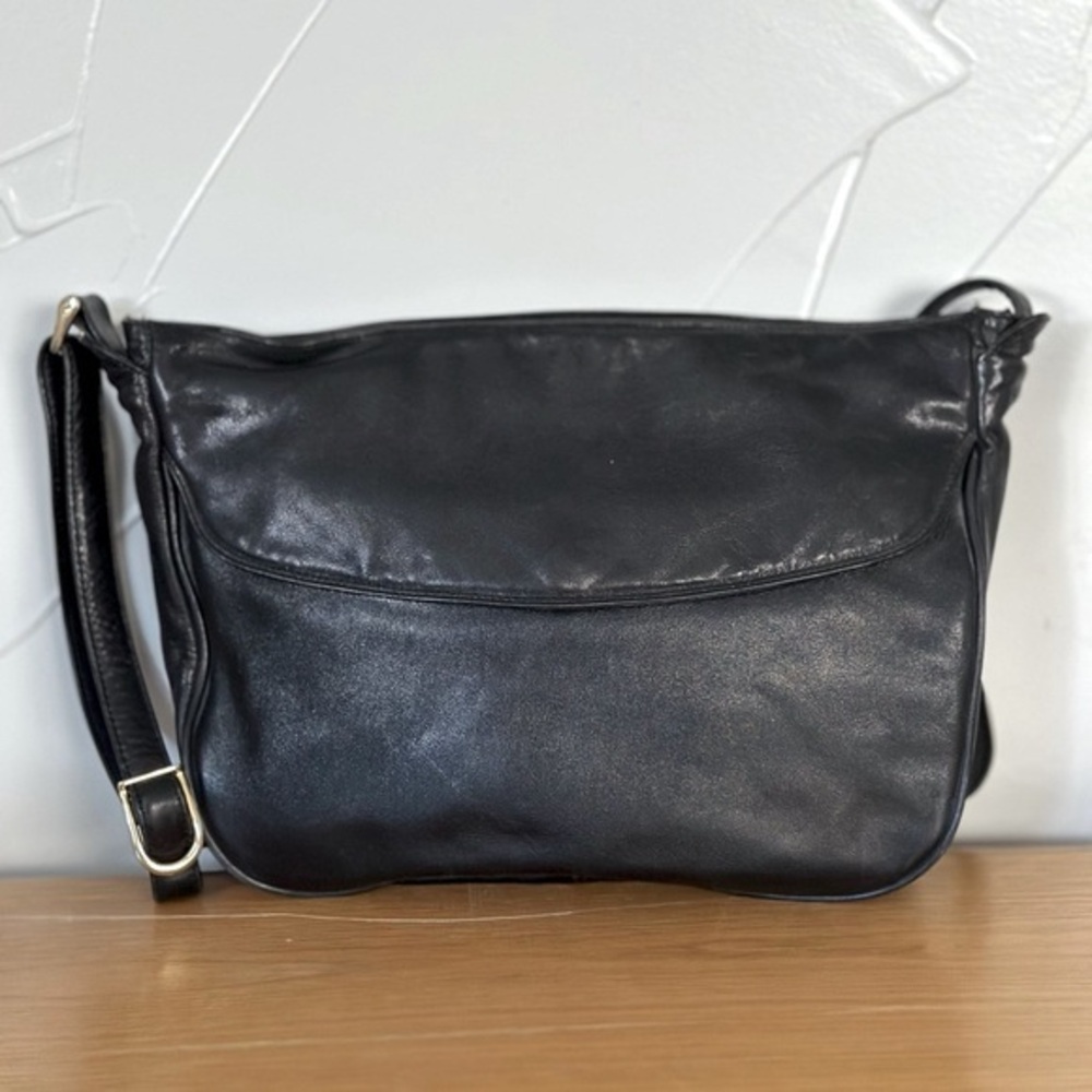 DESA Supreme Black Genuine Leather Croissant Sling Crescent Crossbody Bag GUC